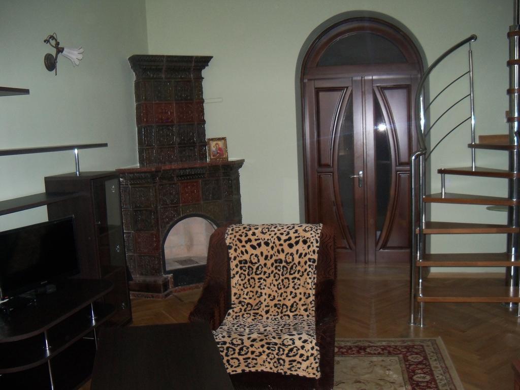 Apartment Roman Лвив Екстериор снимка