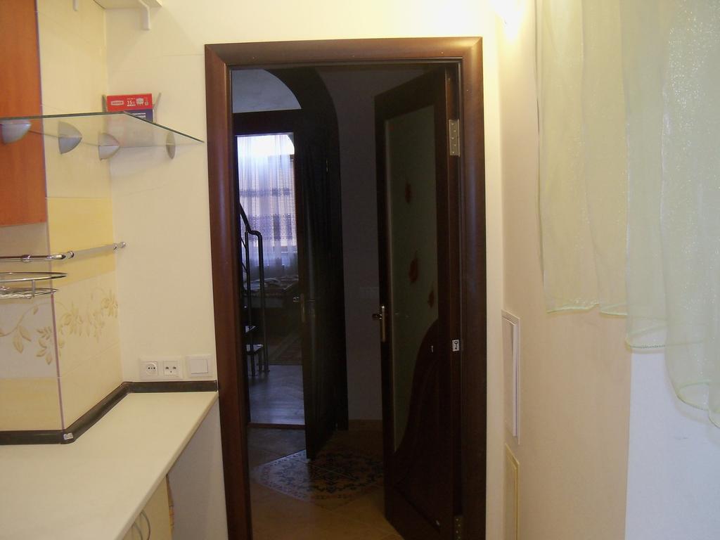 Apartment Roman Лвив Екстериор снимка