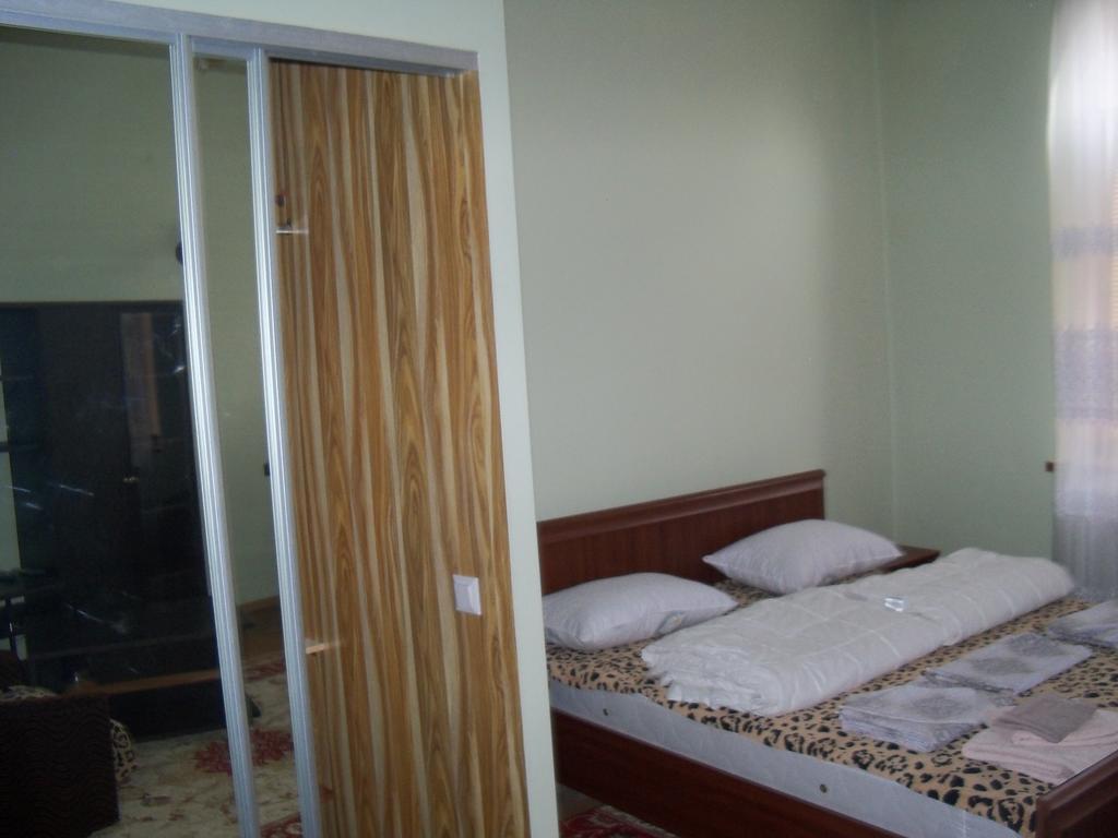 Apartment Roman Лвив Екстериор снимка