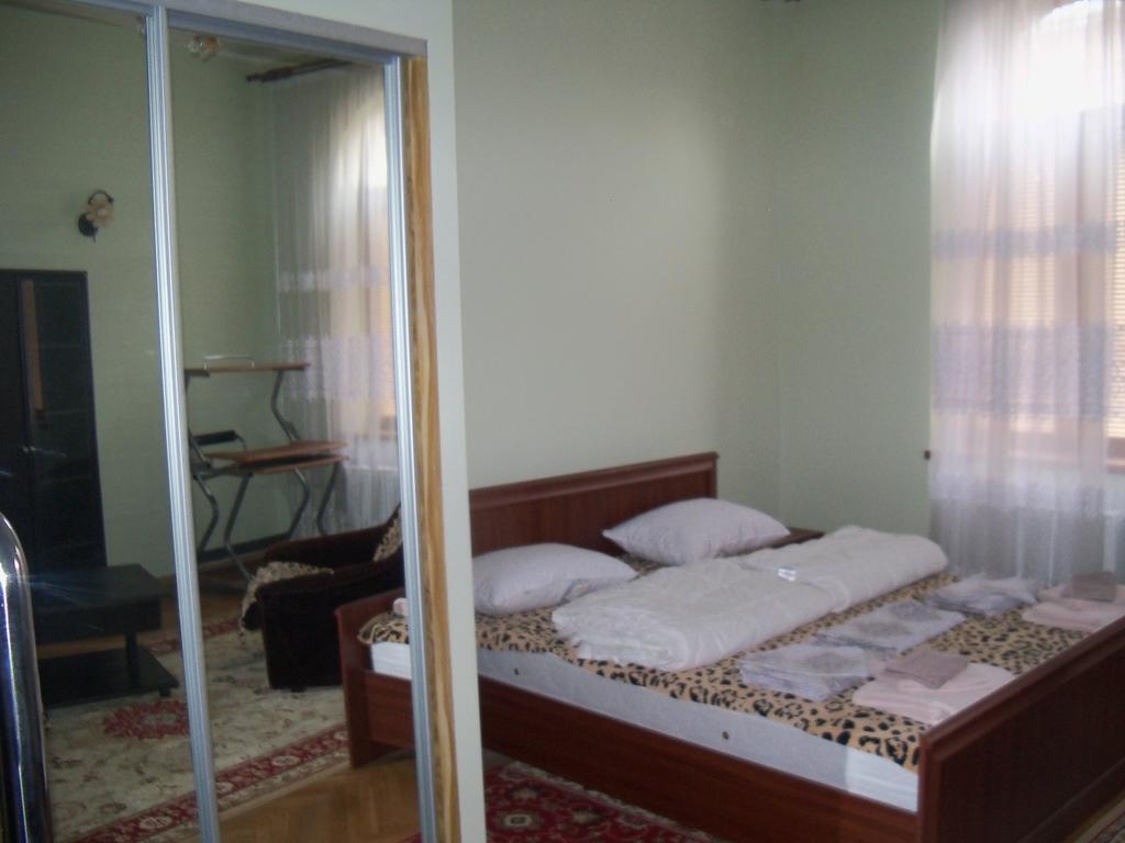 Apartment Roman Лвив Екстериор снимка